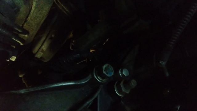 Установка поддона, замена масла, крепление нижней подушки двигателя на Фиат Альбеа (часть 4) смотреть онлайн