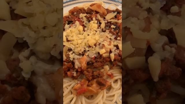Spaghettis, Bolognaise Sauce, Mushroom And Black Olives смотреть онлайн