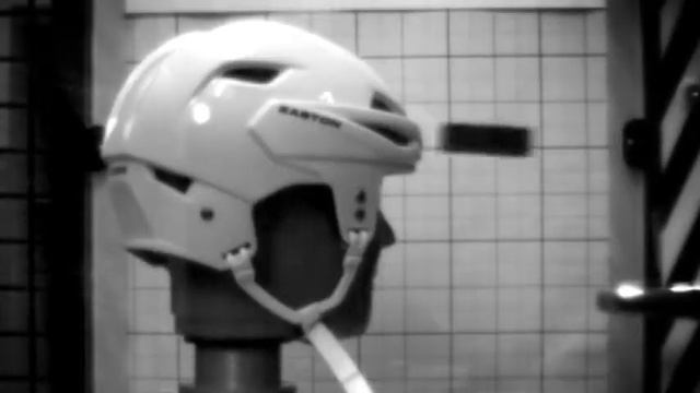 Easton Hockey S19 Helmet (voice over by Mark Comstock) смотреть онлайн