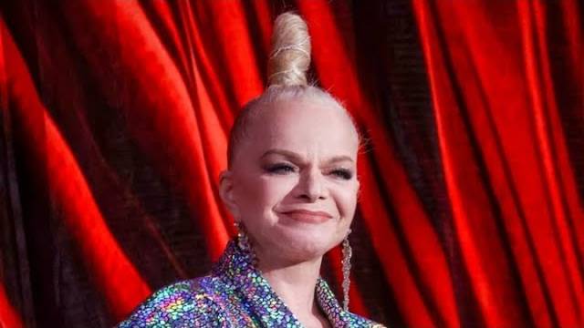 Невозможно смотреть Долину выкинули из квартиры на мороз Долина мерзнет в сугробе смотреть онлайн