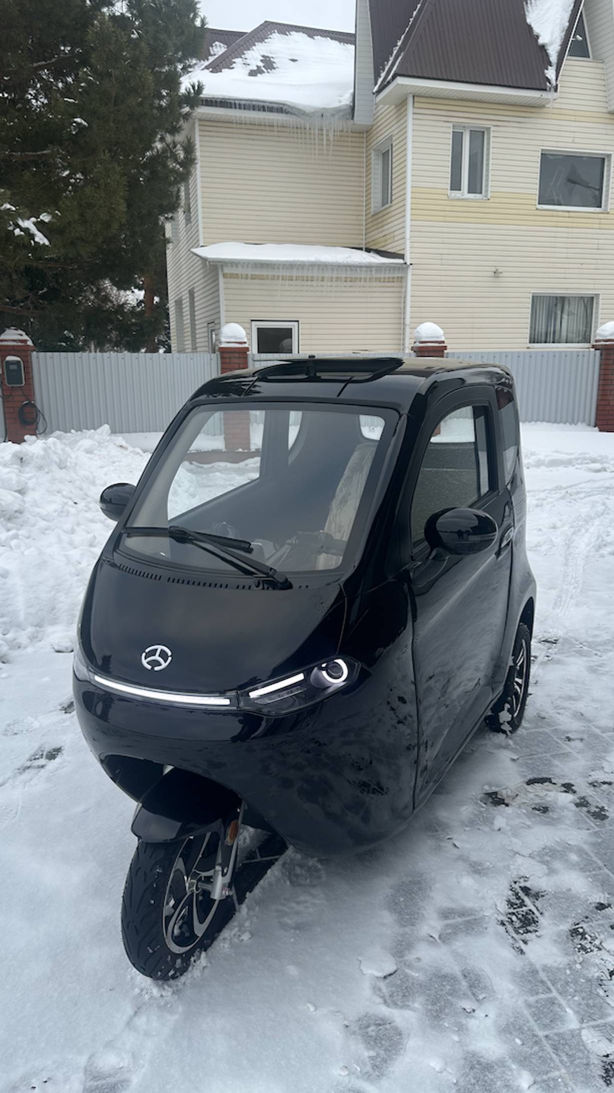 Трёхколёсный электроскутер