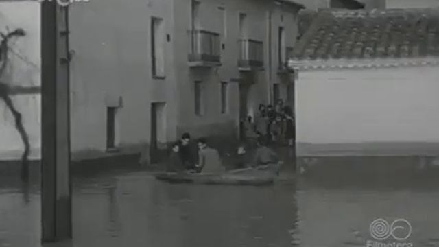 ZAMORA (Spain) - La crecida del Duero a su paso por Zamora. 09/02/1948 смотреть онлайн