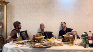 Вачаган Икиликян « Гишер церек снарис мот « Майрик « Մայրիկ «