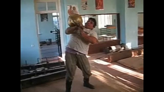 Гиревой альманах 2008 (1). 112 кг. One-hand 112 kg kettlebell side push press. смотреть онлайн