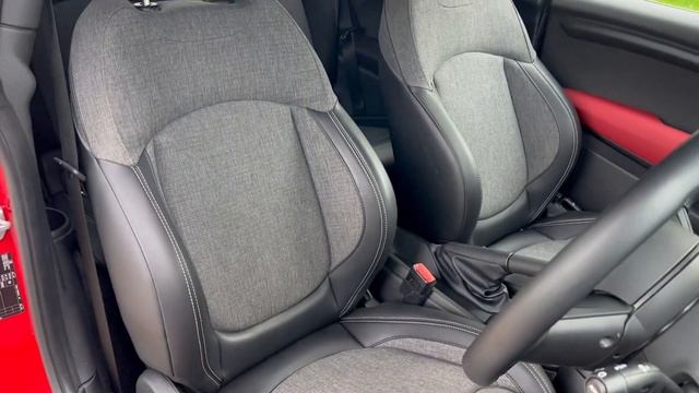 2018 Mini Hatch 1.5 Cooper 3dr Walk Around смотреть онлайн