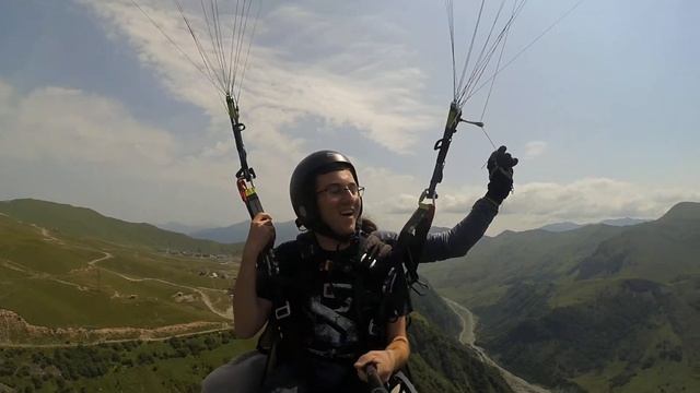 17082019 3 gudauri paragliding полет гудаури بالمظلات، جورجيا بالمظلات gudauriparagliding com смотреть онлайн
