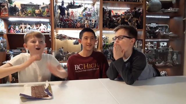 European Milka Oreo Candy Bar - taste test смотреть онлайн