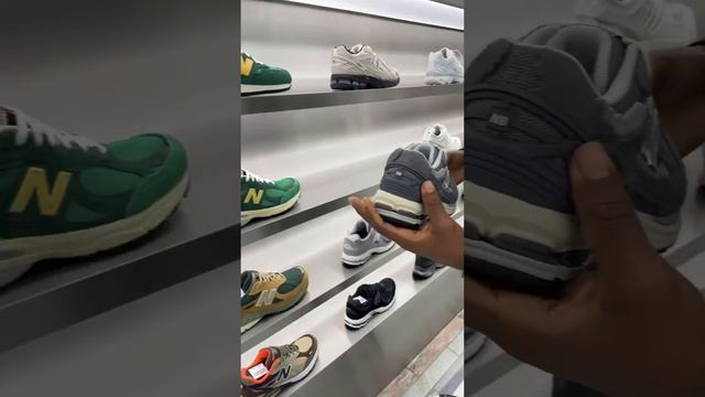 Kith Tokyo Bag Secured: Ronnie Fieg & Frank Lloyd New Balance 998 Release смотреть онлайн