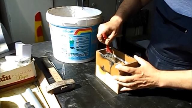 Preparing a greensand mold / подготовка на форма за отливане на алуминий с леярска пръст