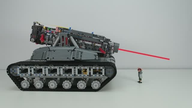 Строим Гигантский танк LEGO | Building a Giant LEGO Tank смотреть онлайн