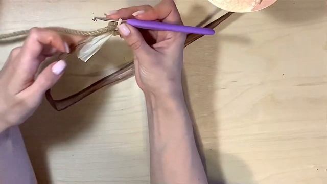 Большая круглая сумка из рафии смотреть онлайн