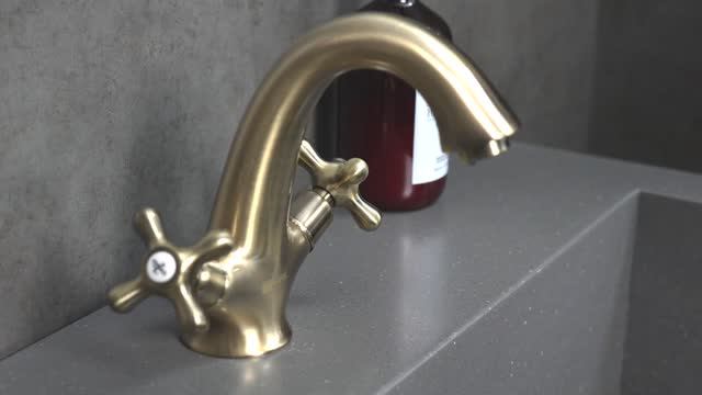 Смеситель Lemark Vintage LM2806B для раковины смотреть онлайн