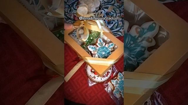 за окном птички серые и коричневые. 
а у меня яркие. 
создала из для себя и для вас❤