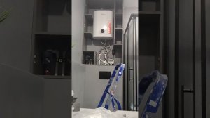 Установка шкафа над инсталляцией. 2 часа работы за 1 минуту