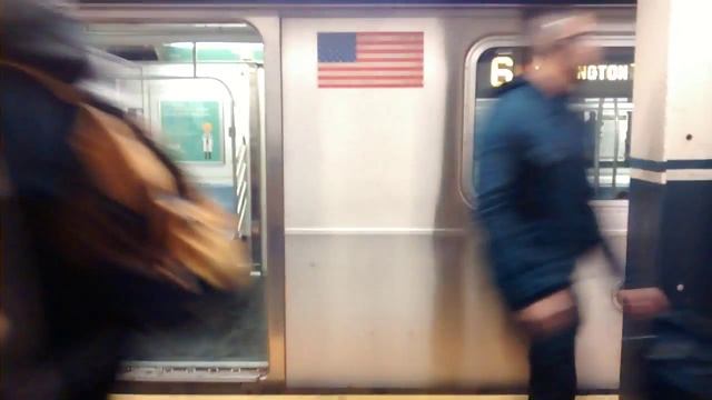 City Hall bound 6 train - strange sounds смотреть онлайн