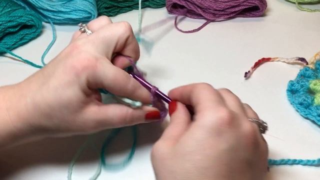 #64-Granny Bobble Spiral-Granny Square 2018 CAL смотреть онлайн