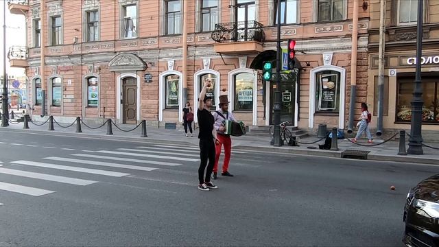 Цирк на подработке. Ловкий жанглёр.. Петроградка. смотреть онлайн