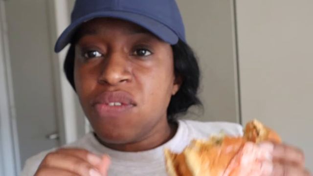 TRYING THE NEW POPEYES FLOUNDER FISH SANDWICH |TASTE TEST смотреть онлайн