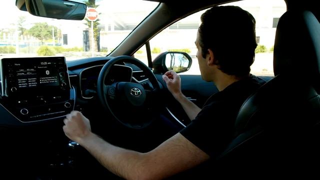 Toyota Corolla XR (2020) Review - Its LOVE at First Sight! смотреть онлайн