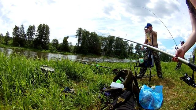 ловим карпа. рыбалка на фидер и поплавок.ОТДЫХ НА ПРИРОДЕ. смотреть онлайн