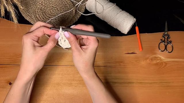 Третий урок по вязанию крючком и плетению в технике макраме для начинающих смотреть онлайн