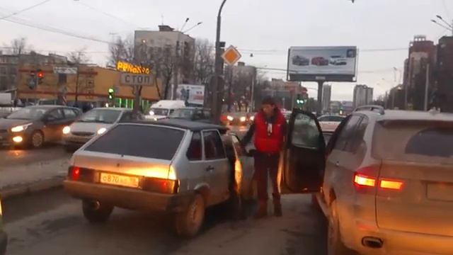 Парень в уггах навалял гопникам смотреть онлайн