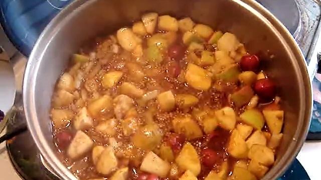 Simmering Killer Garlic Apple Pear Chutney смотреть онлайн