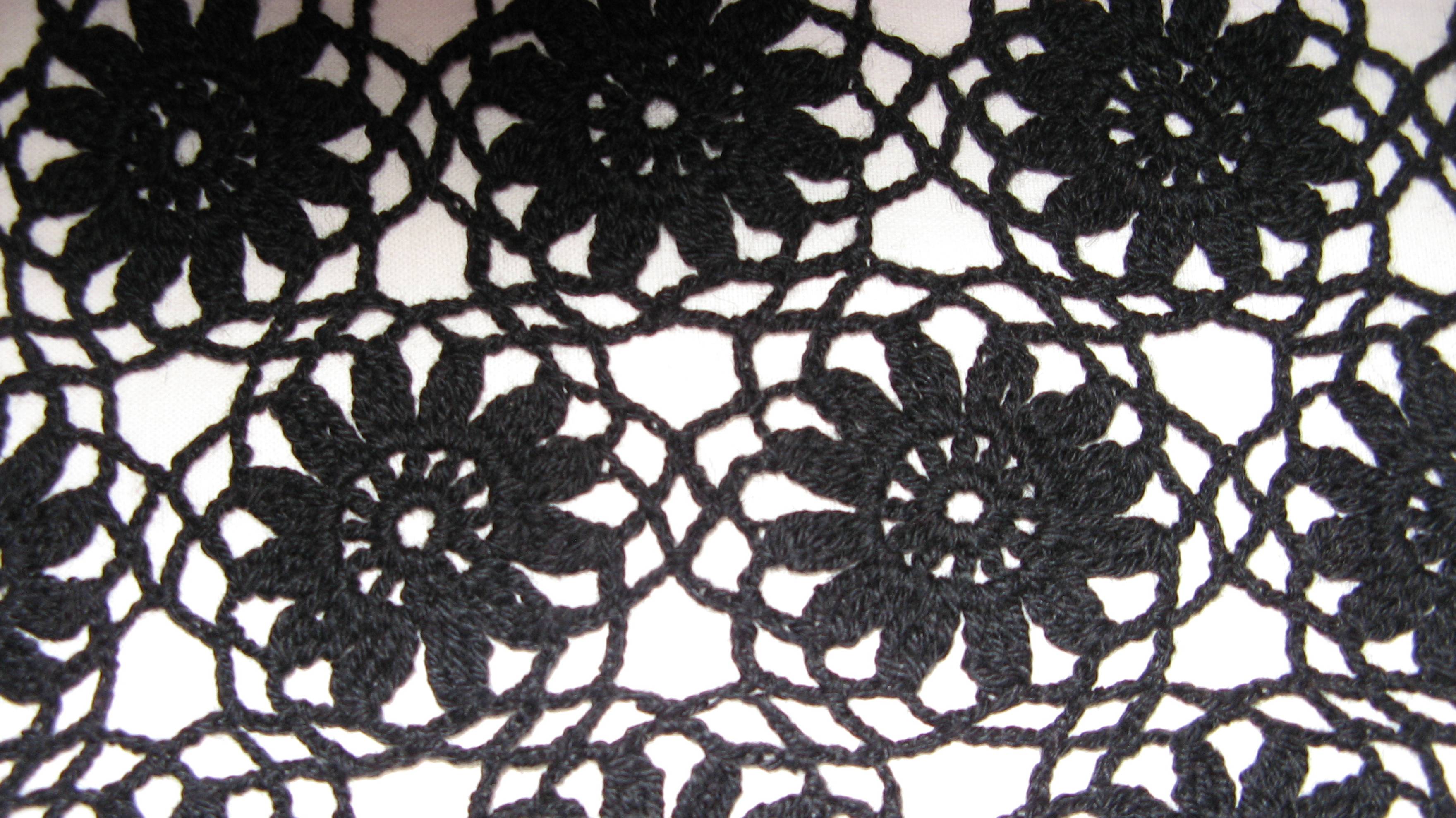 Чёрный пуловер крючком