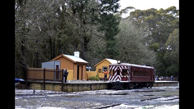 DERM Railmotor in the snow; RM63 at Bullarto - Daylesford Spa Country Railway смотреть онлайн