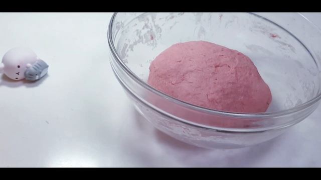 딸기 모닝빵 / 딸기 향이 가득한 모닝빵 смотреть онлайн