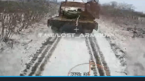 Кадры сожжения немецкого "Leopard" 2A6 ВСУ в населённом пункте Дарьино, Курская область. смотреть онлайн