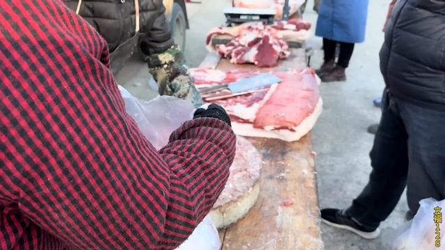 東北開始囤豬肉了，800多公斤大肥豬遭瘋搶，真豪橫！ 【立福128】