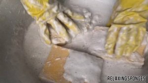 ASMR/soaked soap + powder paste + mister prop = squeezing sponges / rinsing sponges/АСМР губки
