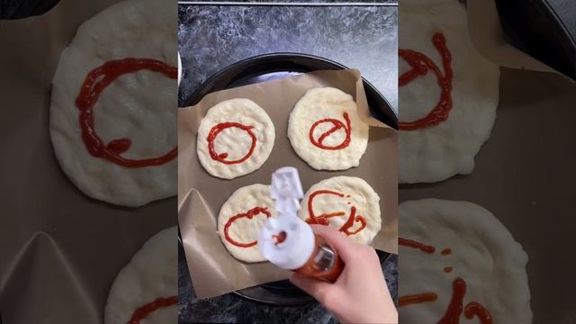 Мини пиццы нежное тесто 😋 смотреть онлайн