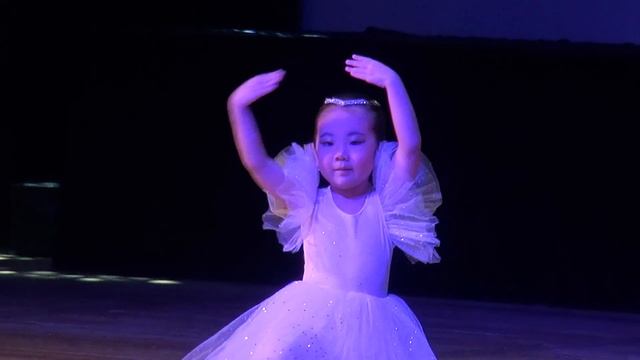 Студия балета и современного танца Марии Левицкой Классический танец ЗИМНЯЯ СКАЗКА смотреть онлайн