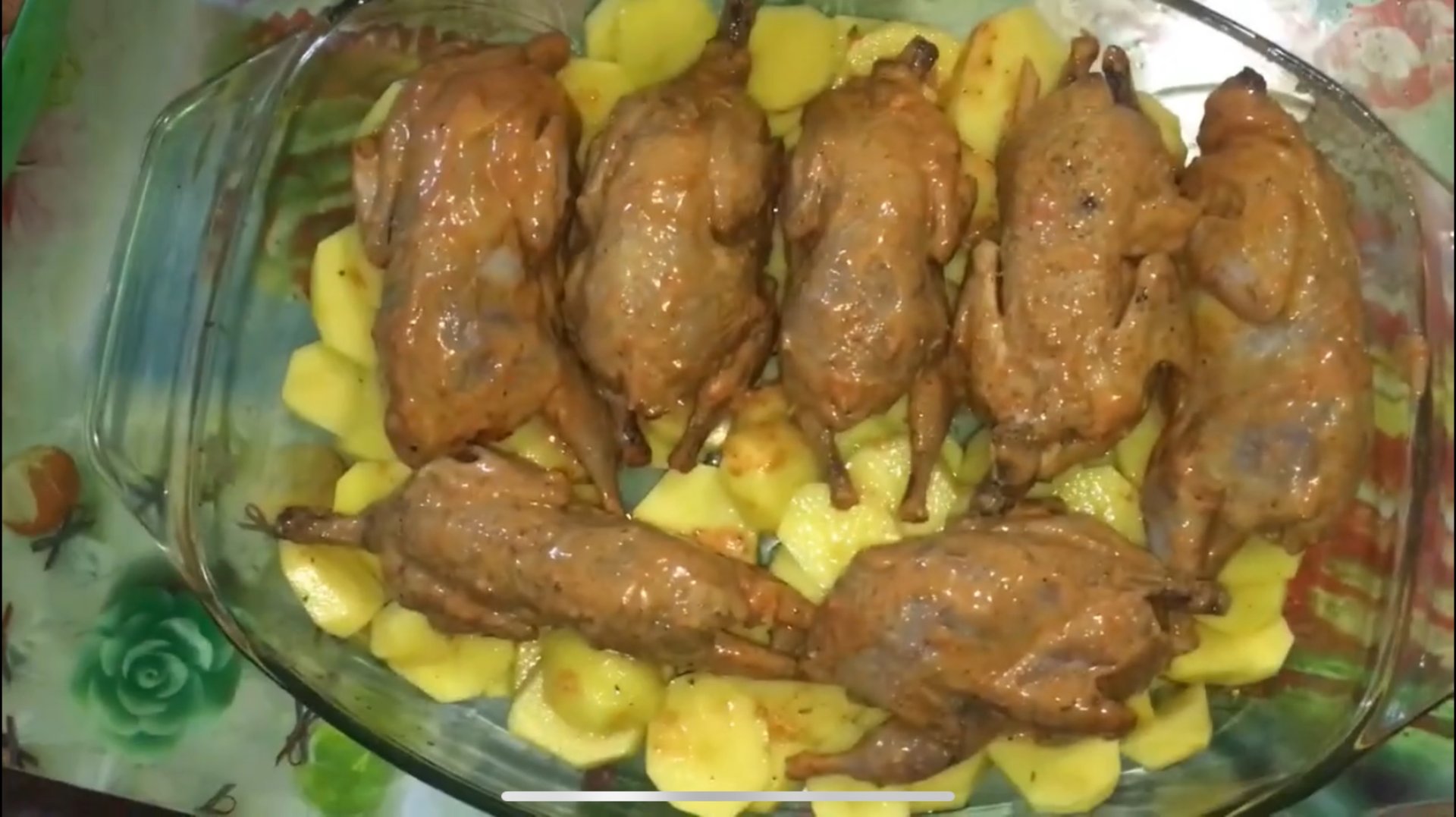 Рецепт вкуснейшего блюда ПЕРЕПЕЛА НА КАРТОФЕЛЬНОЙ ПОДУШКЕ С ШАМПИНЬОНАМИ в духовке. смотреть онлайн