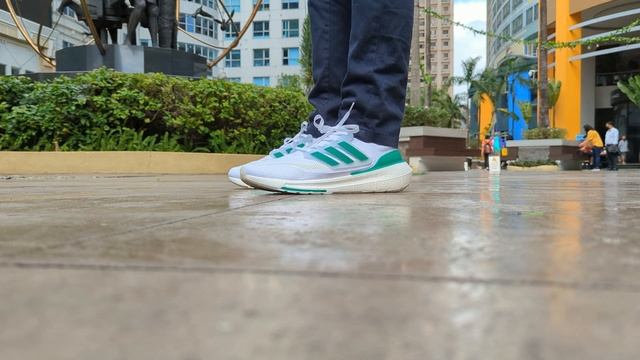 On Feet | Adidas UltraBoost Light White Tint Court Green смотреть онлайн
