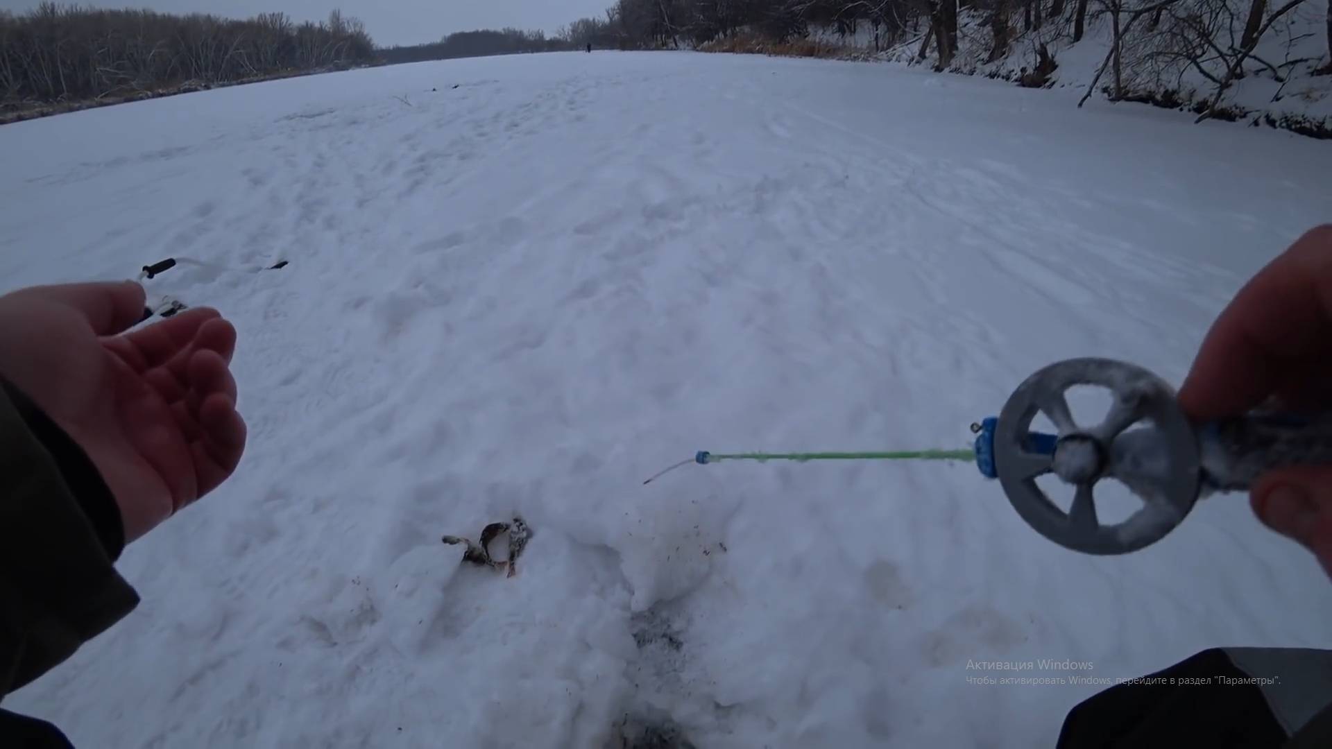 Окунь Клюёт на каждом опускании мормышки. Зимняя рыбалка смотреть онлайн