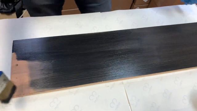 Наносим масло с карнаубским воском для дерева W.House, черный цвет смотреть онлайн