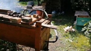 Топим воск. Самодельная воскотопка. Выбрасили рамки на про сушку.