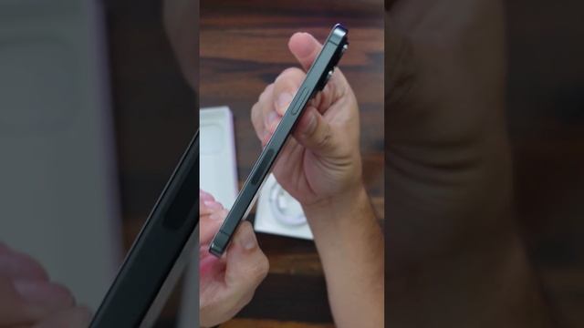 iPhone 15 Pro Max Black Titanium unboxing смотреть онлайн