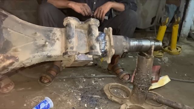 World Best Repairing Process Of Mazda Truck Broken Rear Axle Tube | Restoration Process Of Axle Tub смотреть онлайн