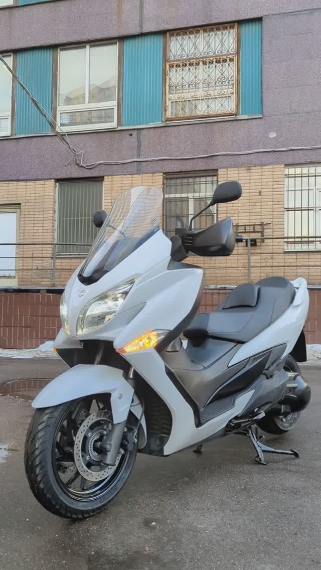 Новое поколение Suzuki Burgman 400 смотреть онлайн