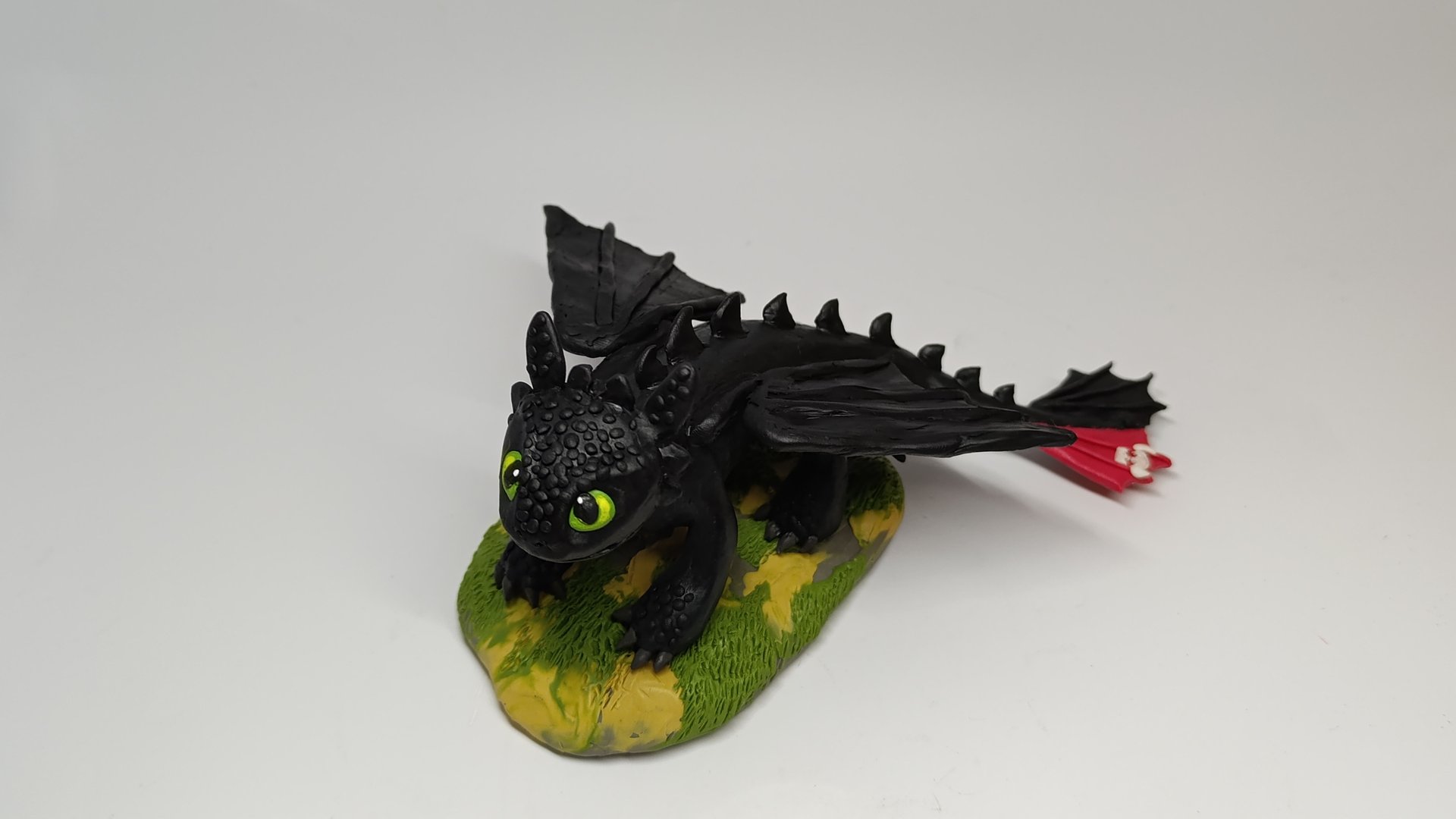 Лепим дракона Беззубика из пластилина смотреть онлайн