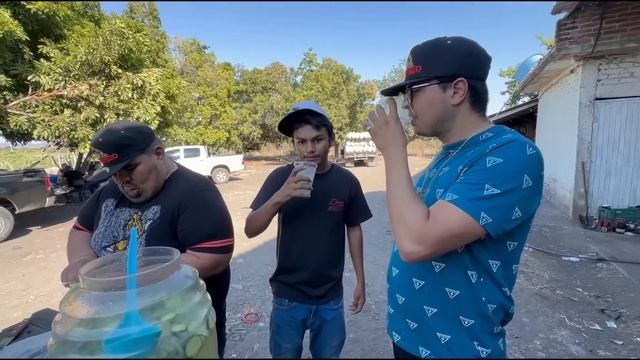 EL COYOTE VENDÍA AGUAS FRESCAS/ Como Hacer Agua De Limon (PATRÓN NETO)