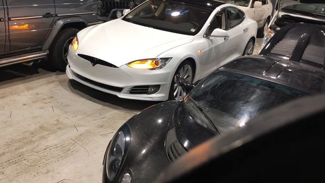 Tesla Model S Automatic Front License Plate смотреть онлайн