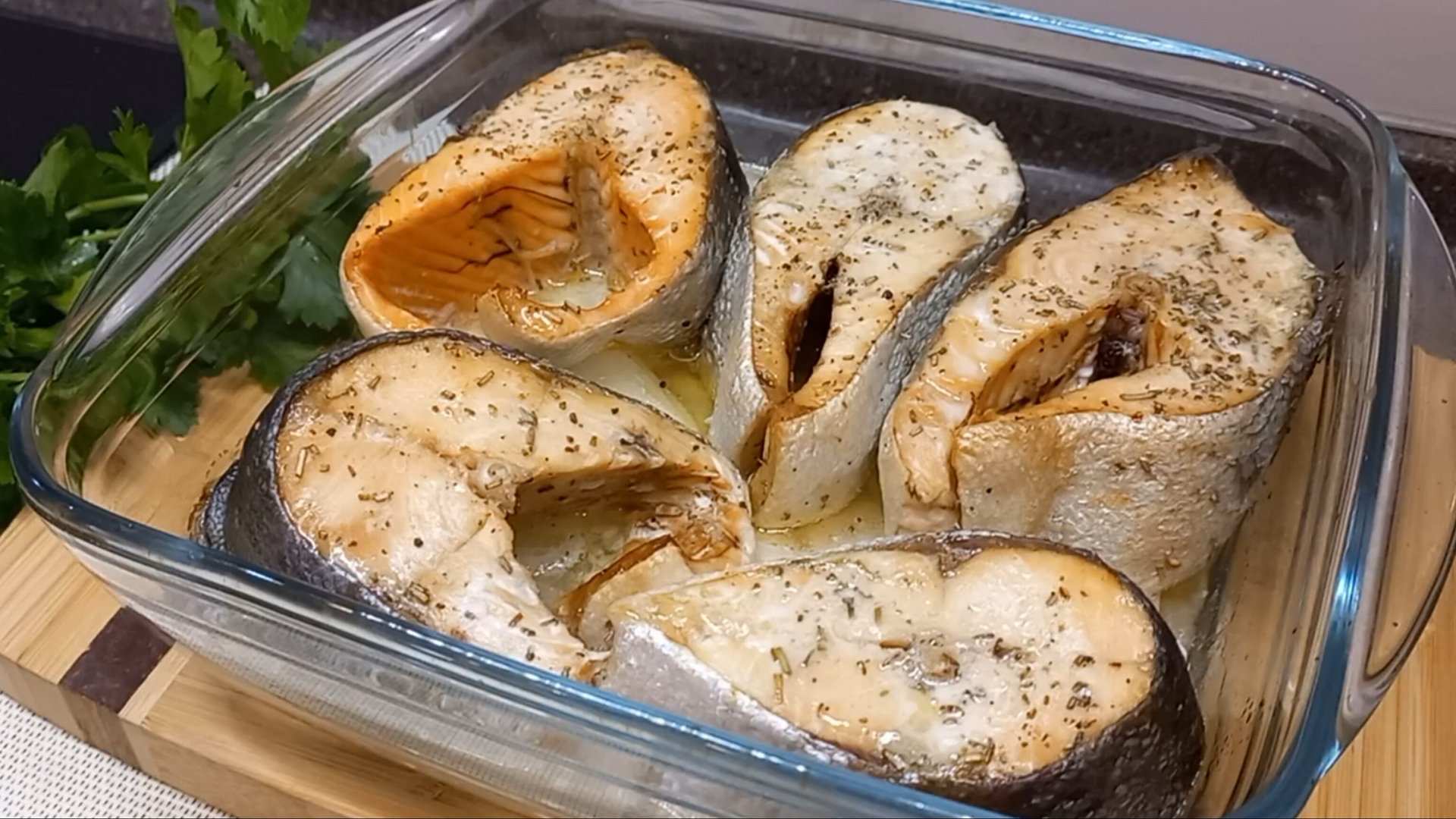 Любая Рыба запеченая в духовке по этому рецепту получится ВКУСНОЙ и СОЧНОЙ смотреть онлайн