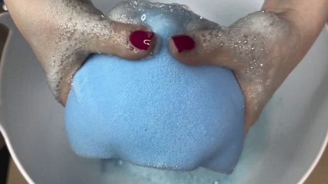[ASMR] SPONGE SQUEEZING SATISFYING WITH BATHBOMB -💦  DISNEY BLUE 💙