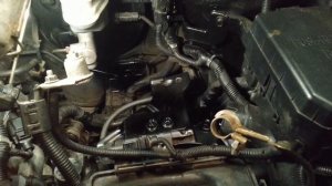 Замена левой подушки двигателя стартера Хундай Гетц (часть 3)