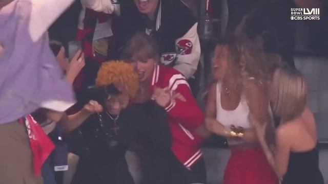 Taylor Swift gets tackled by friends as Kansas City Chiefs win Super Bowl 2024 смотреть онлайн